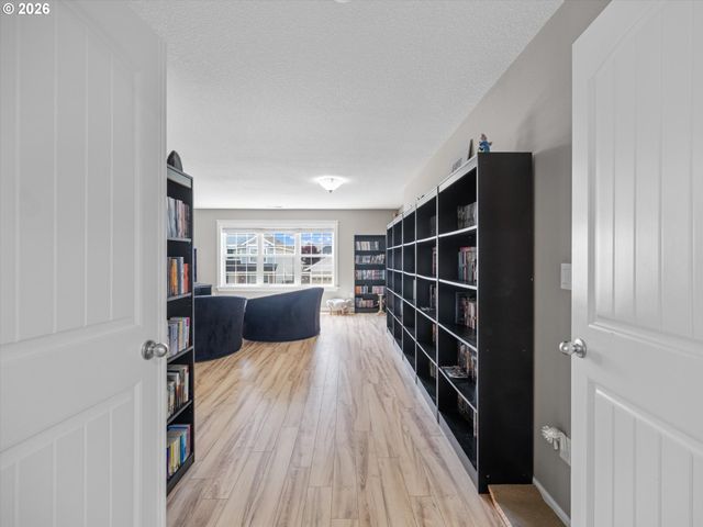 737 JUNE Dr, Molalla, OR 97038