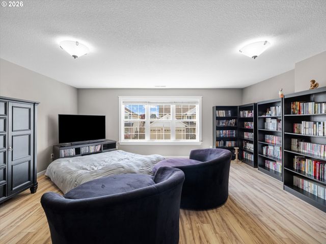 737 JUNE Dr, Molalla, OR 97038