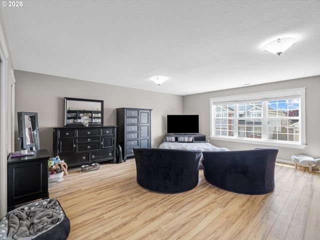 737 JUNE Dr, Molalla, OR 97038