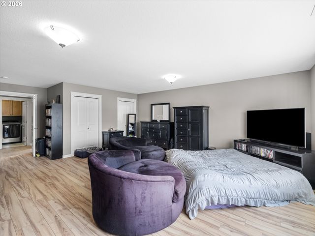 737 JUNE Dr, Molalla, OR 97038