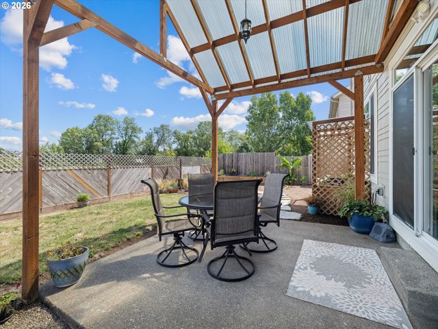 737 JUNE Dr, Molalla, OR 97038