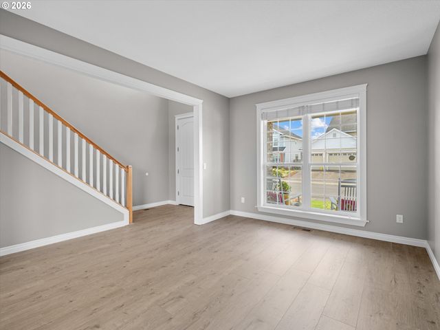 737 JUNE Dr, Molalla, OR 97038