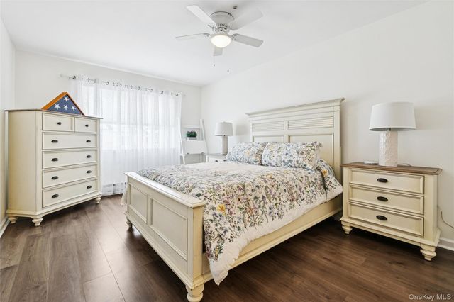 201 Bentley Court E, Saint James, NY 11780