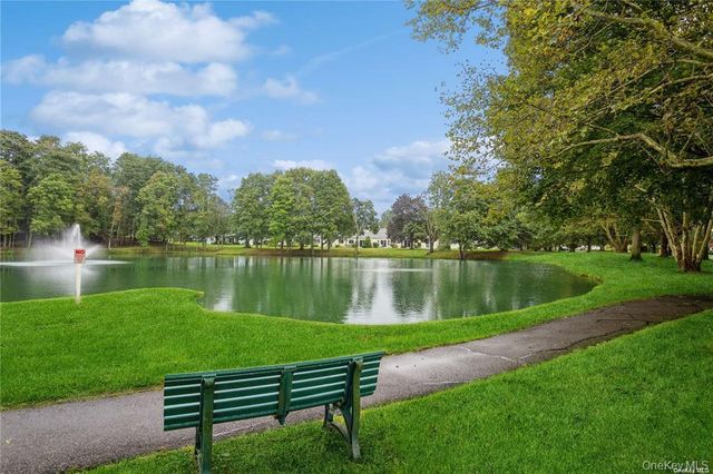 201 Bentley Court E, Saint James, NY 11780