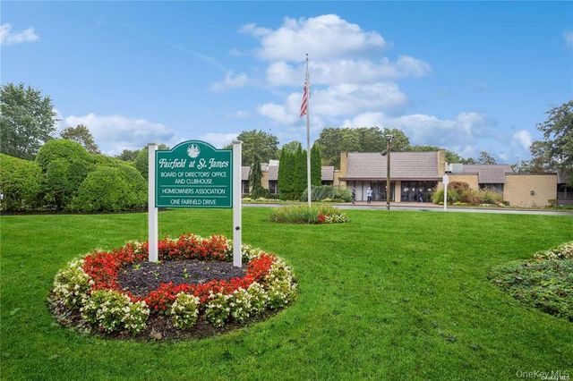 201 Bentley Court E, Saint James, NY 11780