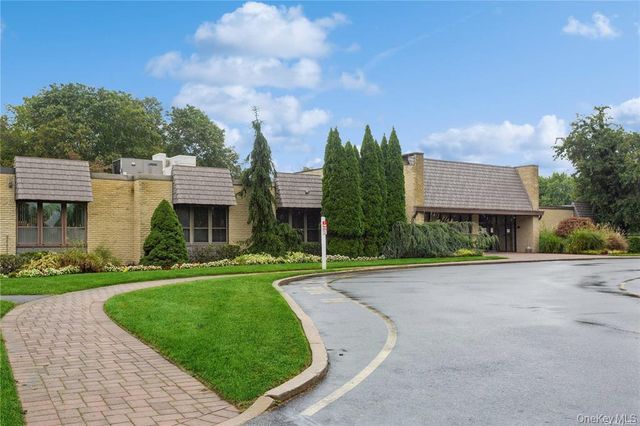 201 Bentley Court E, Saint James, NY 11780