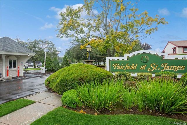 201 Bentley Court E, Saint James, NY 11780