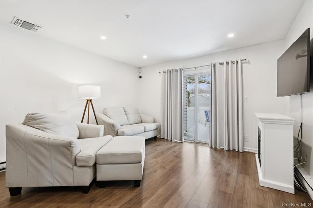 201 Bentley Court E, Saint James, NY 11780