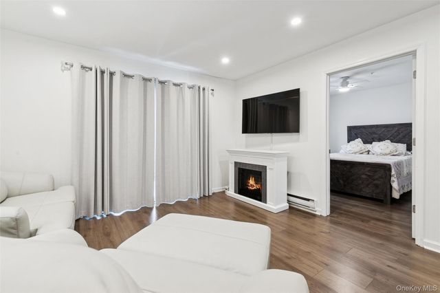 201 Bentley Court E, Saint James, NY 11780