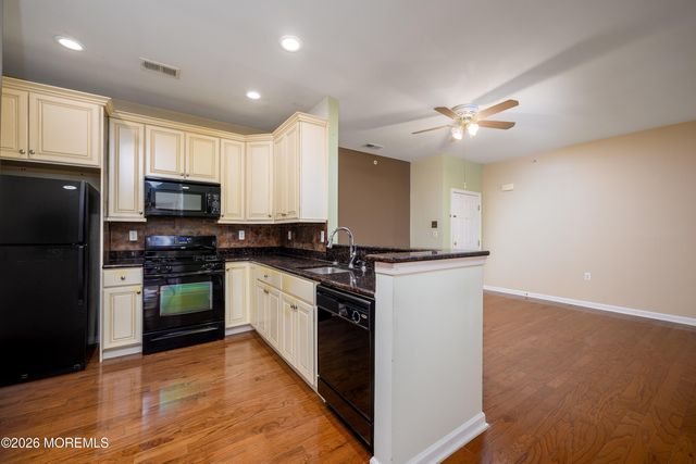 633 Sophee Lane, Lakewood, NJ 08701