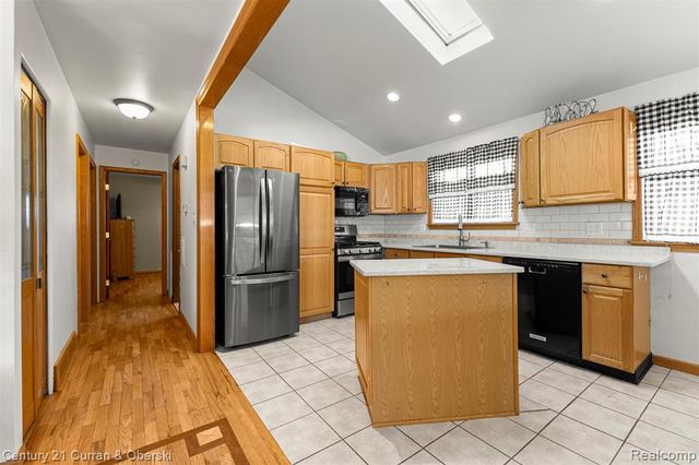 17061 Cicotte Avenue, Allen Park, MI 48101