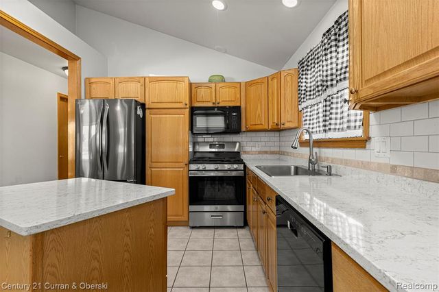 17061 Cicotte Avenue, Allen Park, MI 48101