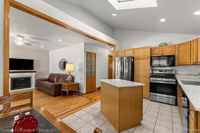 17061 Cicotte Avenue, Allen Park, MI 48101