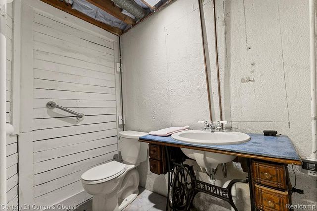 17061 Cicotte Avenue, Allen Park, MI 48101