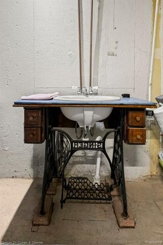 17061 Cicotte Avenue, Allen Park, MI 48101