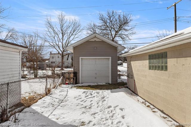 17061 Cicotte Avenue, Allen Park, MI 48101