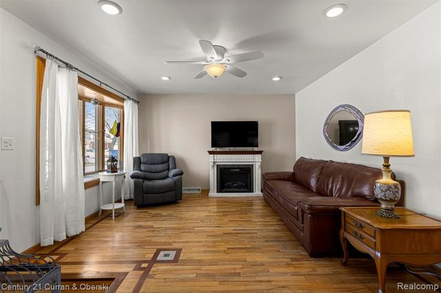 17061 Cicotte Avenue, Allen Park, MI 48101