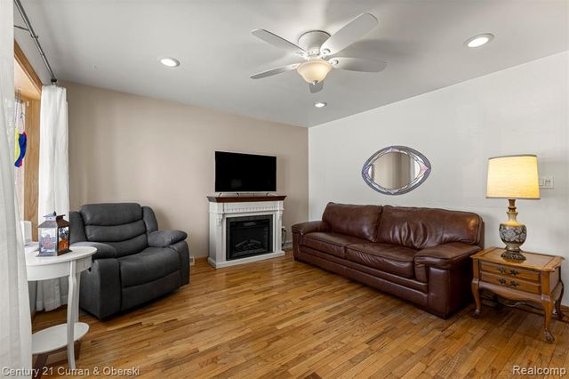 17061 Cicotte Avenue, Allen Park, MI 48101