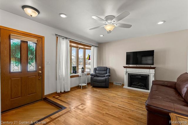 17061 Cicotte Avenue, Allen Park, MI 48101