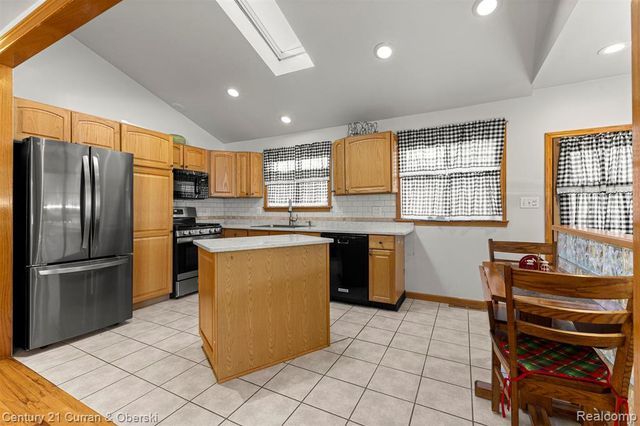 17061 Cicotte Avenue, Allen Park, MI 48101