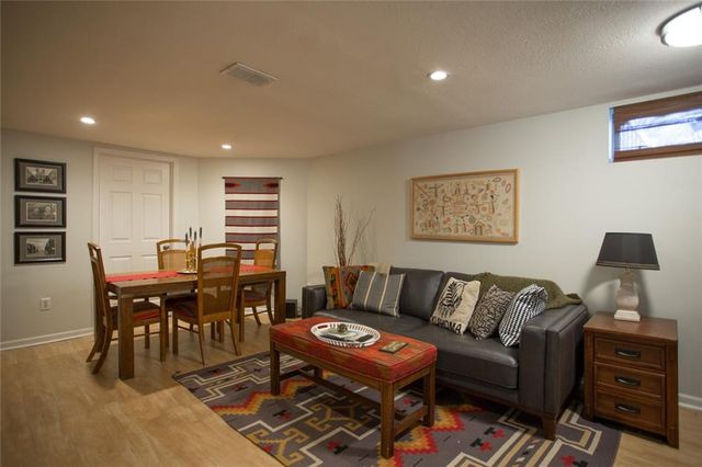 5326 Outlook Street, Mission, KS 66202