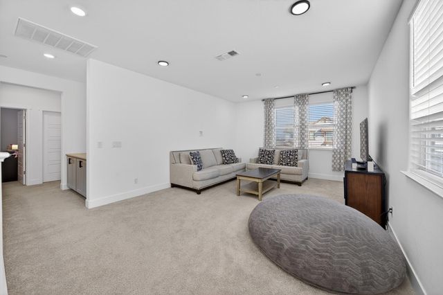 10070 Sea Turtle St, Elk Grove, CA 95757