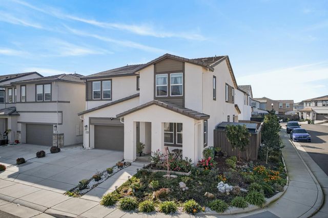 10070 Sea Turtle St, Elk Grove, CA 95757