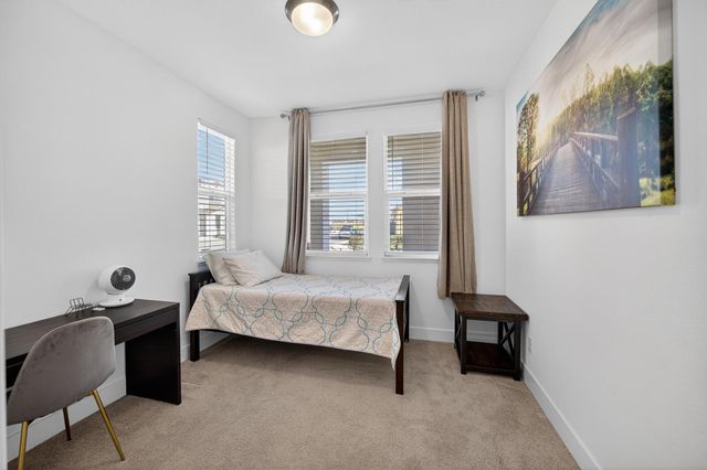 10070 Sea Turtle St, Elk Grove, CA 95757