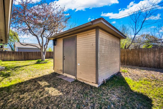 300 Morene Avenue, Waxahachie, TX 75165