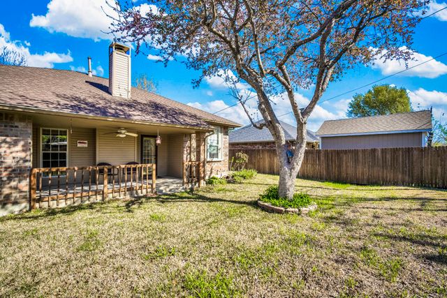 300 Morene Avenue, Waxahachie, TX 75165