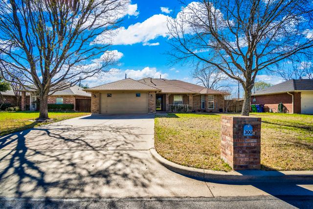 300 Morene Avenue, Waxahachie, TX 75165
