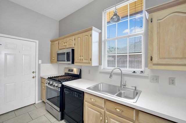 300 Morene Avenue, Waxahachie, TX 75165