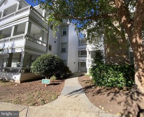 4401 SEDGEHURST DR #203, Fairfax, VA 22033