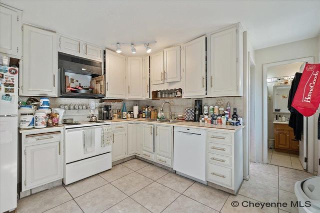 627 CREIGHTON ST, Cheyenne, WY 82009