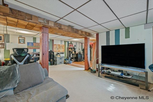 627 CREIGHTON ST, Cheyenne, WY 82009