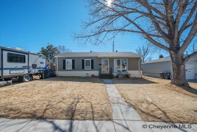 627 CREIGHTON ST, Cheyenne, WY 82009