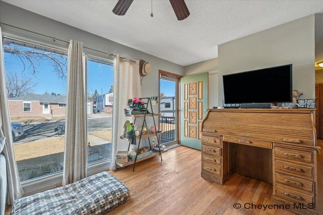 627 CREIGHTON ST, Cheyenne, WY 82009