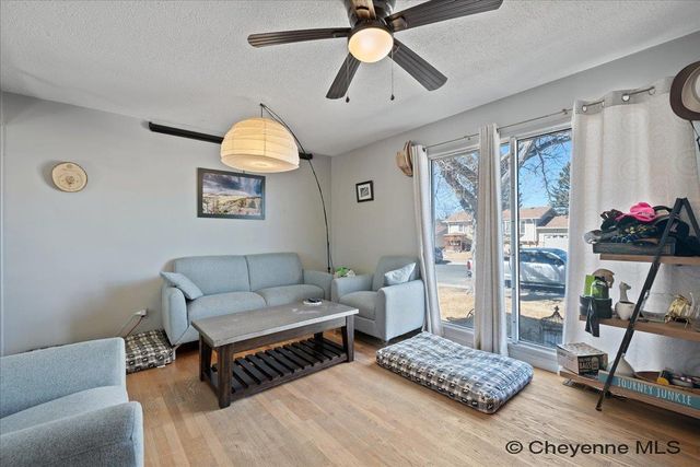 627 CREIGHTON ST, Cheyenne, WY 82009