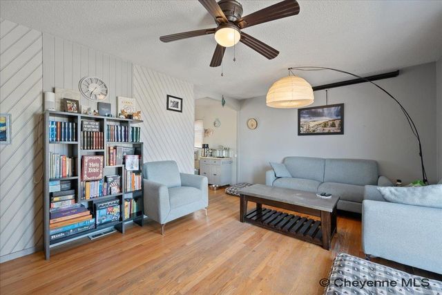 627 CREIGHTON ST, Cheyenne, WY 82009