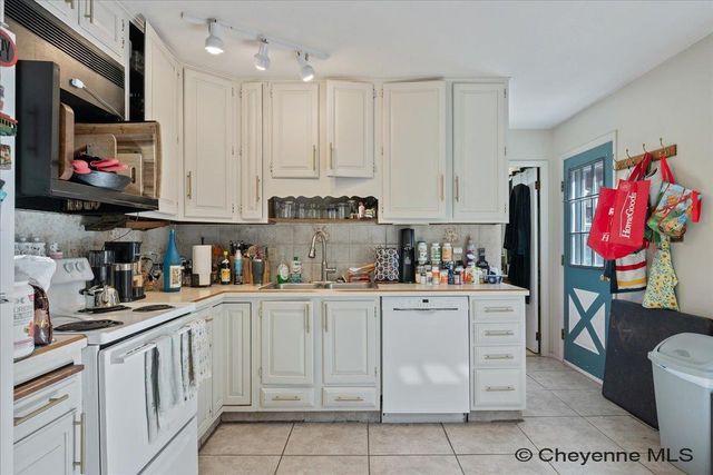 627 CREIGHTON ST, Cheyenne, WY 82009