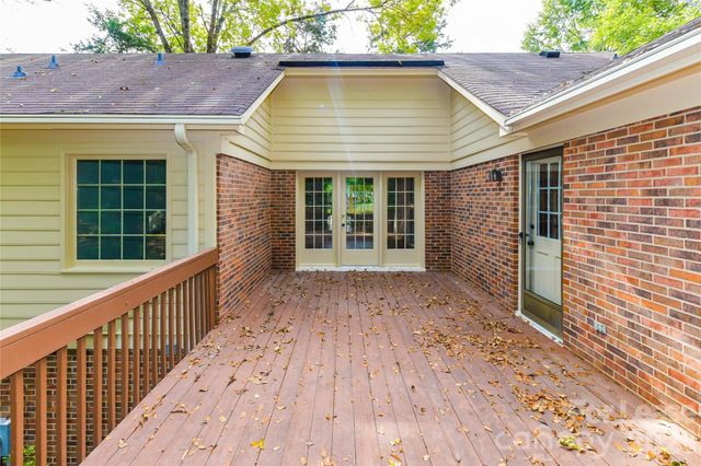 2630 Fernbank Drive, Charlotte, NC 28226