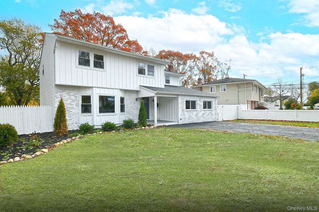 11 Cayuga Avenue, Deer Park, NY 11729