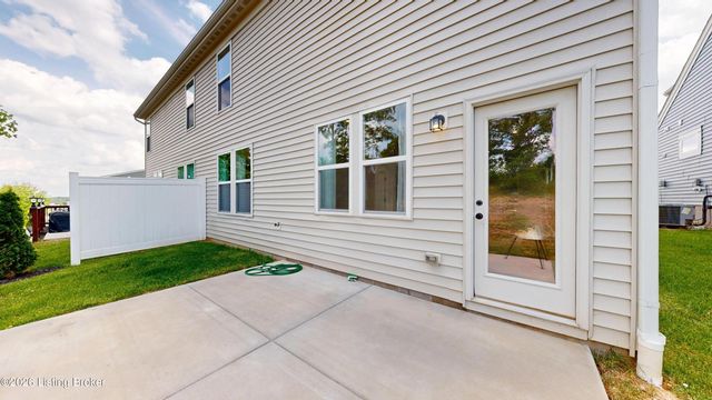 10029 Windcrest Farms Ln, Louisville, KY 40291