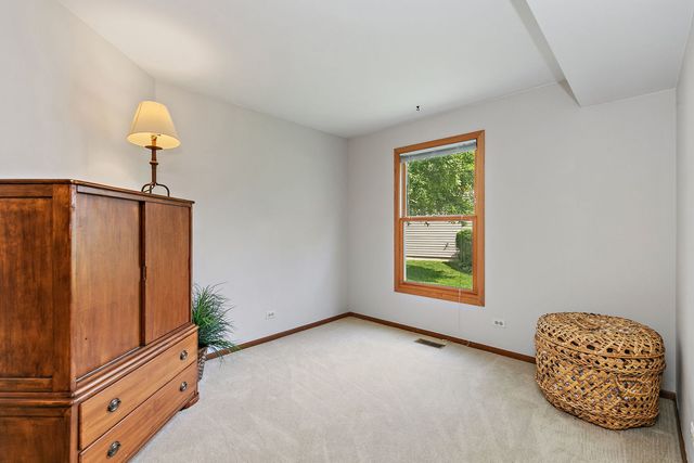 1812 Fox Run Drive A, Elk Grove Village, IL 60007