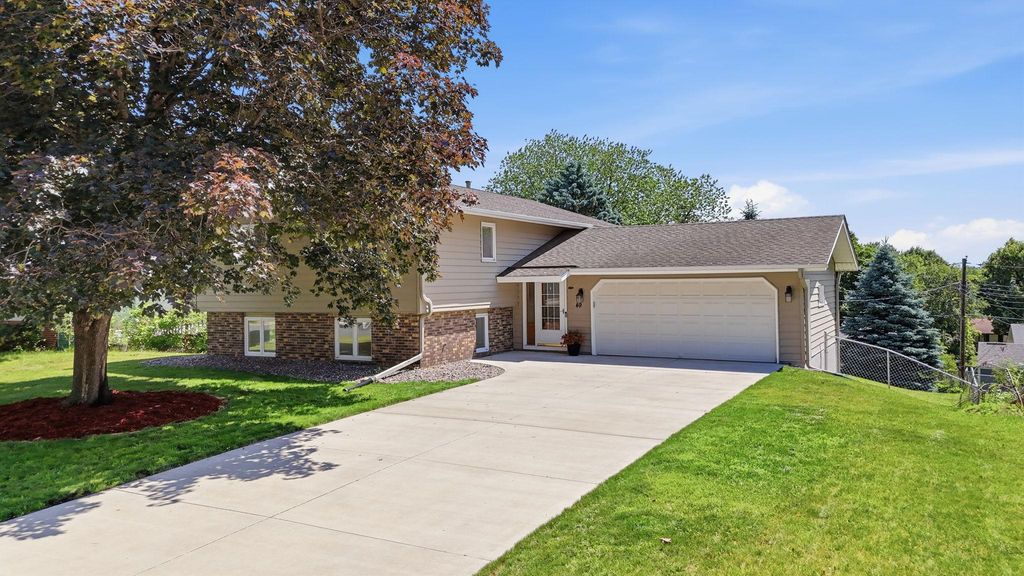 49 14th Avenue SW, New Brighton, MN 55112