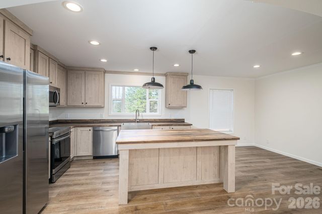 808 W Eagleview Lane, Lawndale, NC 28090