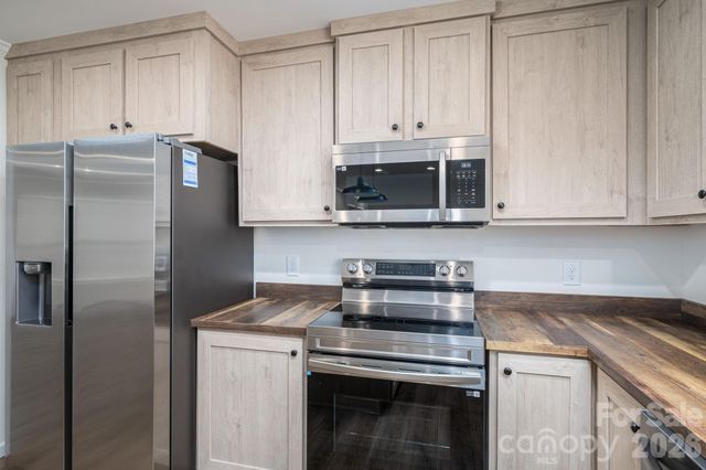 808 W Eagleview Lane, Lawndale, NC 28090