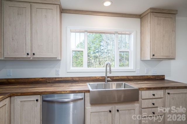 808 W Eagleview Lane, Lawndale, NC 28090