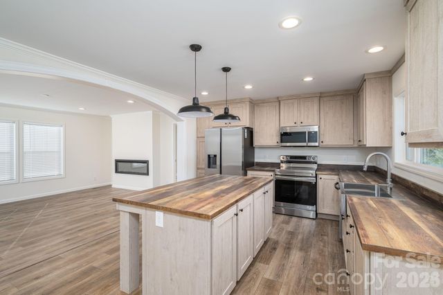 808 W Eagleview Lane, Lawndale, NC 28090