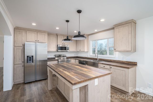 808 W Eagleview Lane, Lawndale, NC 28090